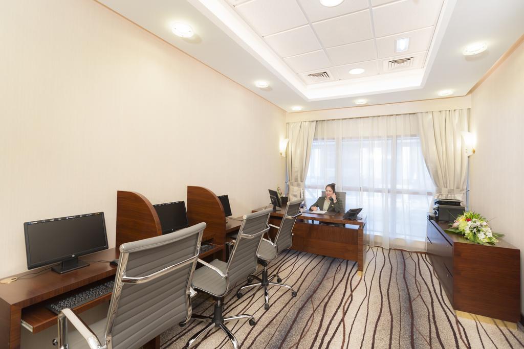 Grand Mercure Majlis Residences Abú Dhabí Exteriér fotografie Business Center