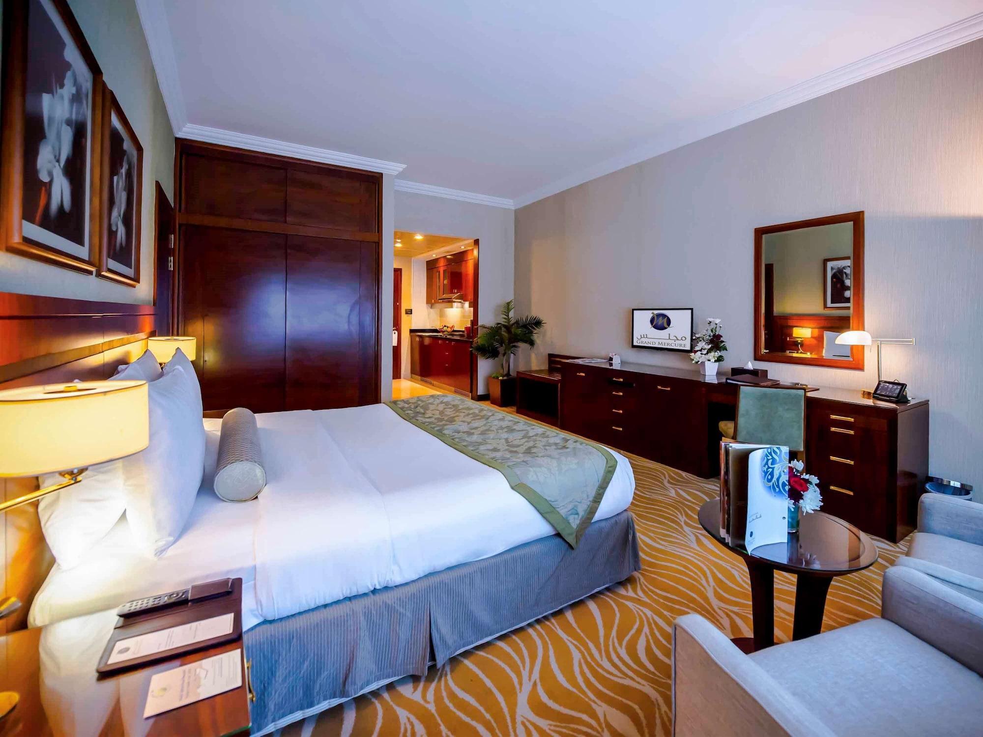 Grand Mercure Majlis Residences Abú Dhabí Exteriér fotografie A room at the Jumeirah Creekside