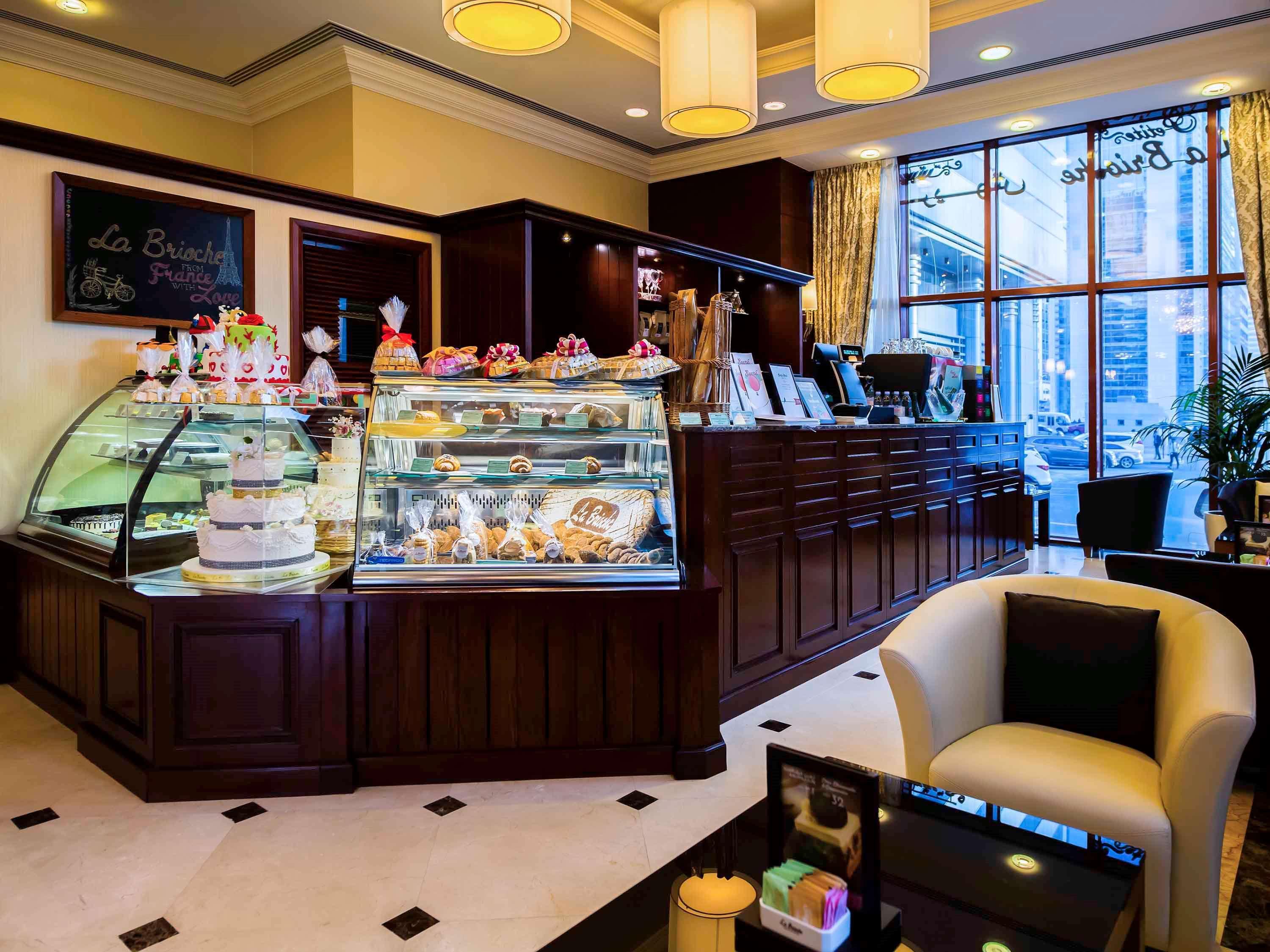 Grand Mercure Majlis Residences Abú Dhabí Exteriér fotografie The Café
