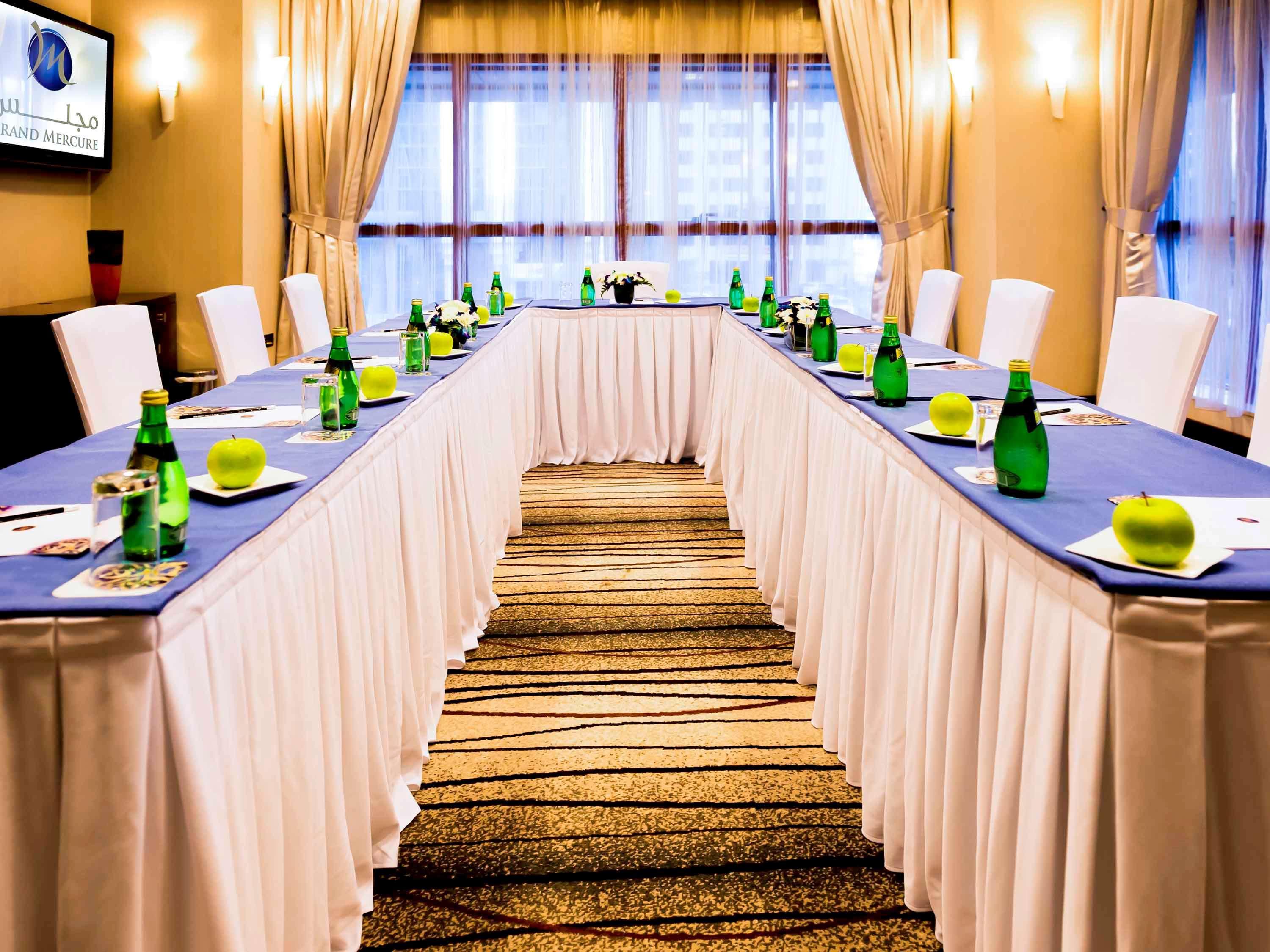 Grand Mercure Majlis Residences Abú Dhabí Exteriér fotografie Meeting room at the hotel