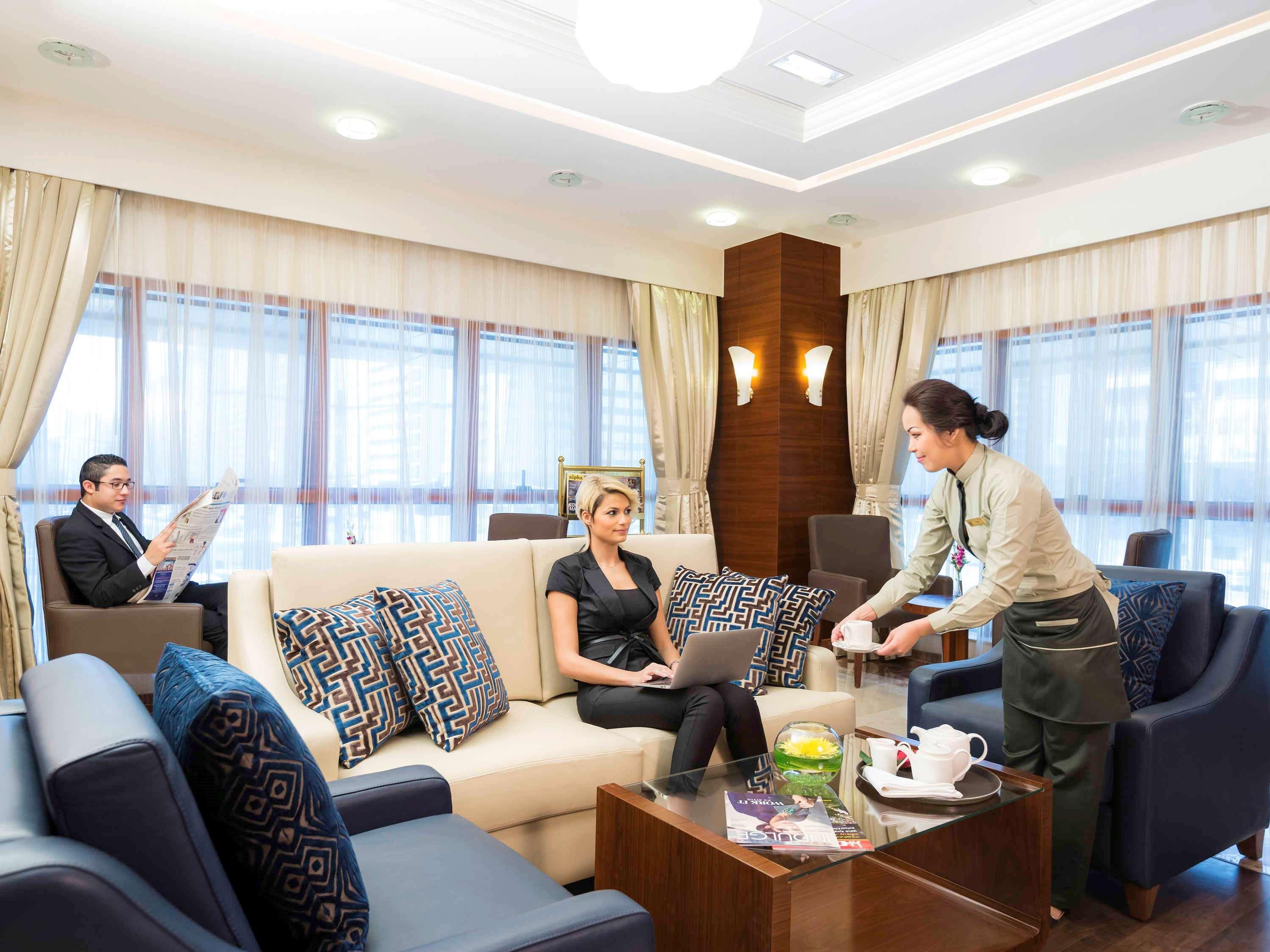 Grand Mercure Majlis Residences Abú Dhabí Exteriér fotografie A business lounge at the airport